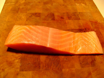 How to slice smoked salmon for sushi