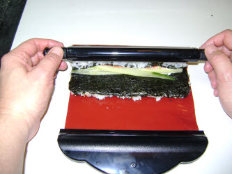 https://www.allaboutsushiguide.com/images/sushi-magic-rolling1.jpg